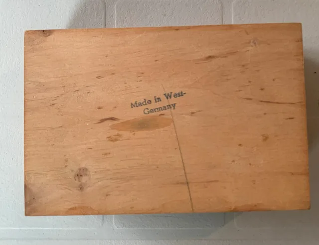 Vintage Chess Set image indicator(3)