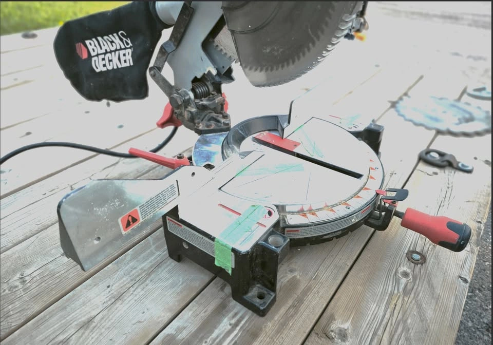 10” Miter Saw Black and Decker - photo 2
