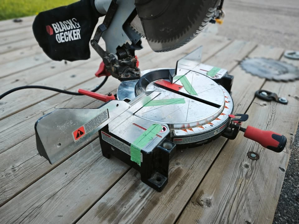 10” Miter Saw Black and Decker - photo 5