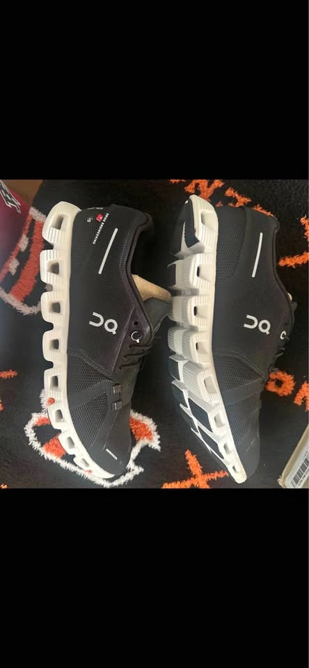 On Men's Cloud 5 Sneakers - Black/White - Size 10