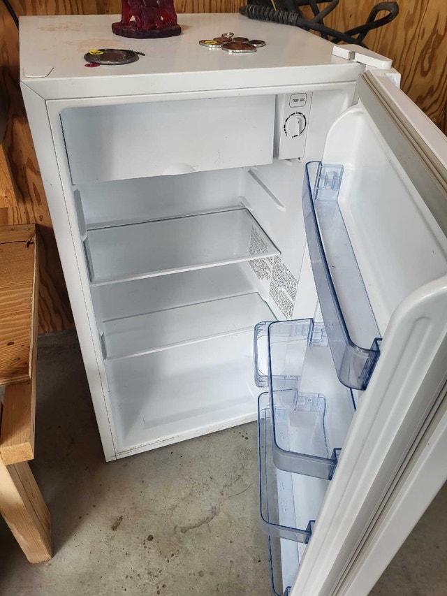 Hisense Bar Fridge - photo 2