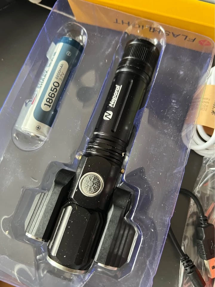 Electric Torch Flashlight and Solar Reading Light - photo 2