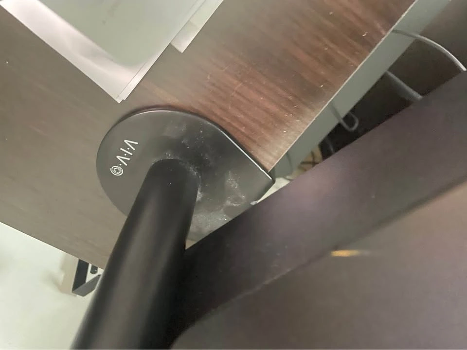 HP Computer Monitor with vivo desk mount - photo 2