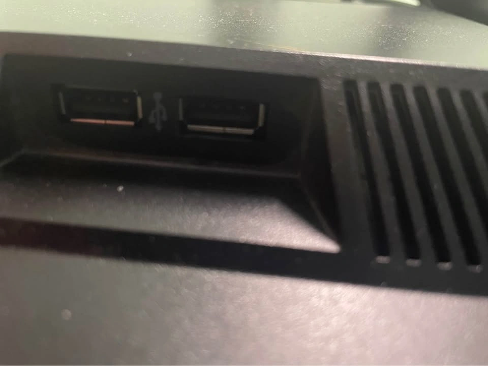 HP Computer Monitor with vivo desk mount - photo 3