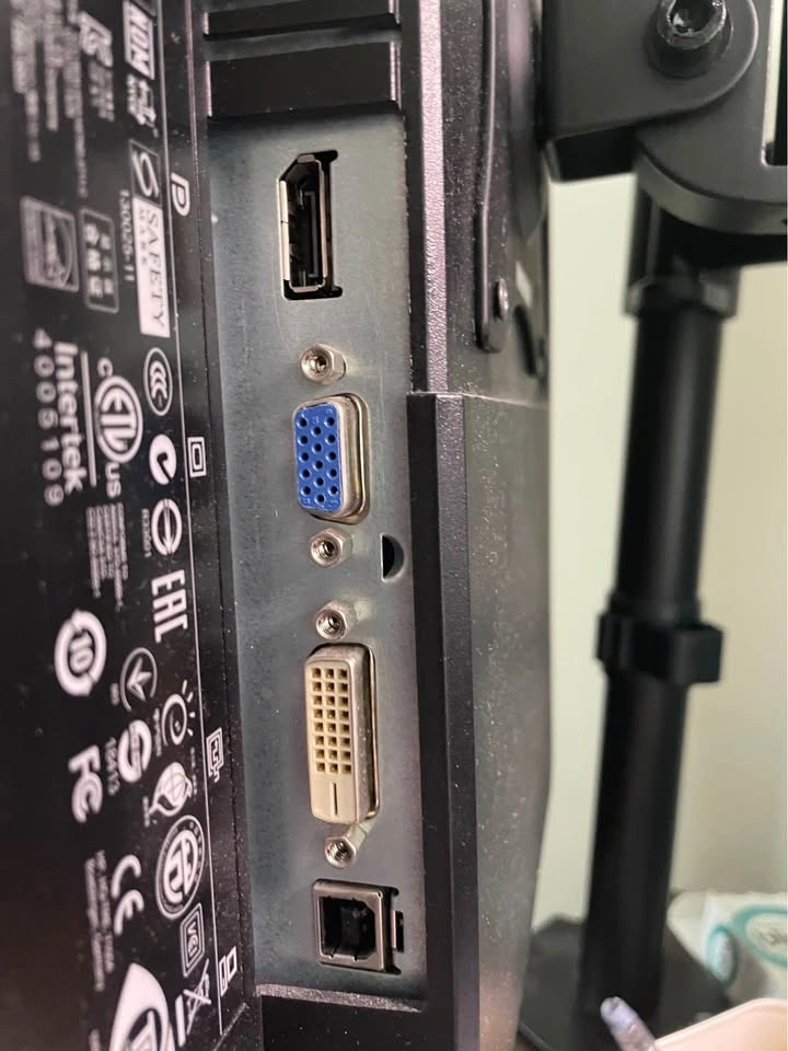 HP Computer Monitor with vivo desk mount - photo 4