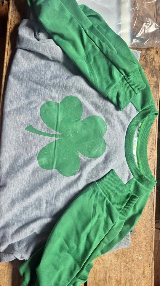 XL Mens Green Shamrock Sweatshirt