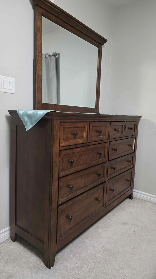 Solid Wood King Bedroom Set - Bed, Dresser, 2 Side Tables - photo 2