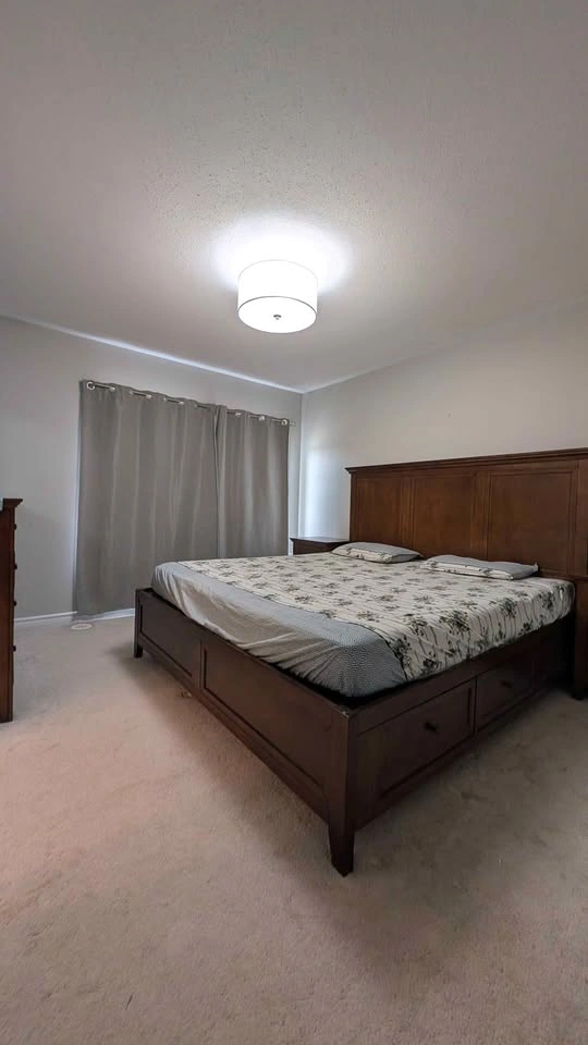 Solid Wood King Bedroom Set - Bed, Dresser, 2 Side Tables - photo 4