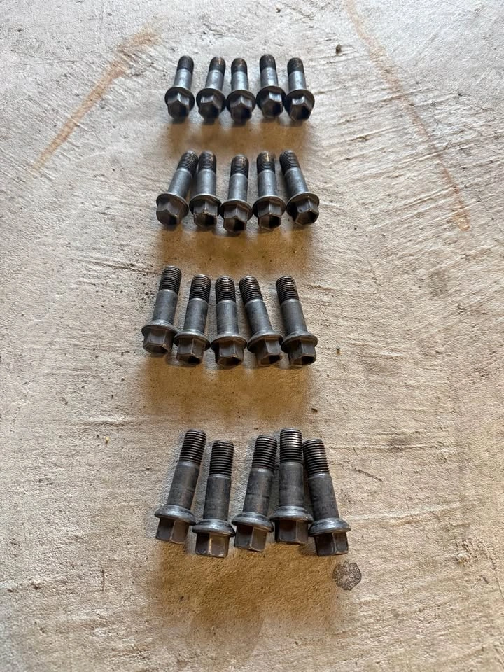 20 bolts-GLK 250 Mercedes