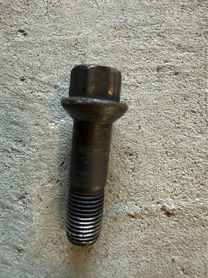 20 bolts-GLK 250 Mercedes - photo 2