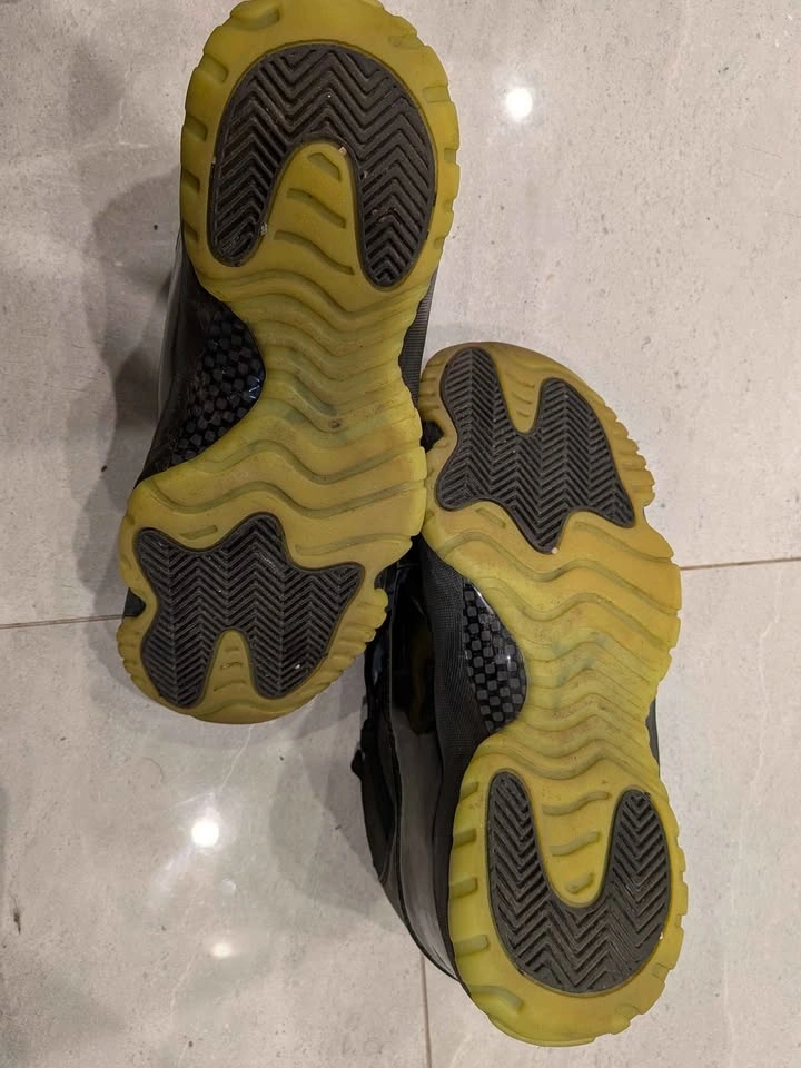 Nike Air Jordan 11 Retro "Black/Barely Volt" - photo 4