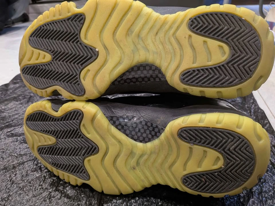 Nike Air Jordan 11 Retro "Black/Barely Volt" - photo 5