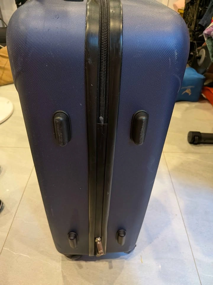 T TAG Blue Hard Shell Suitcase - photo 3