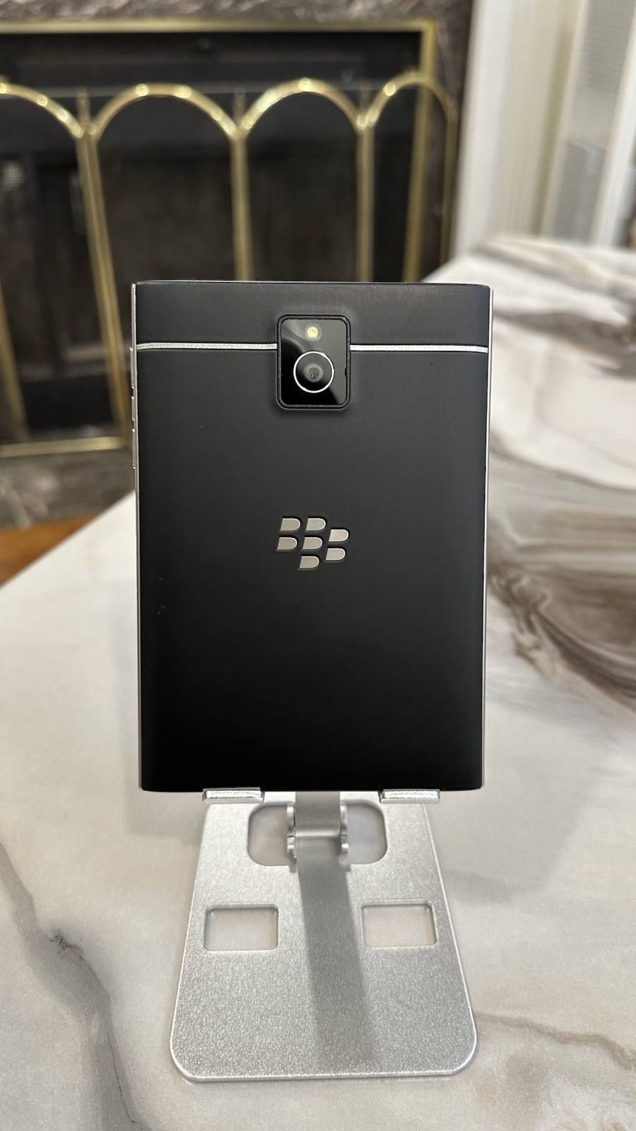 BlackBerry Passport Q30 SQW100-1 Unlocked 32GB Mint Condition - photo 2