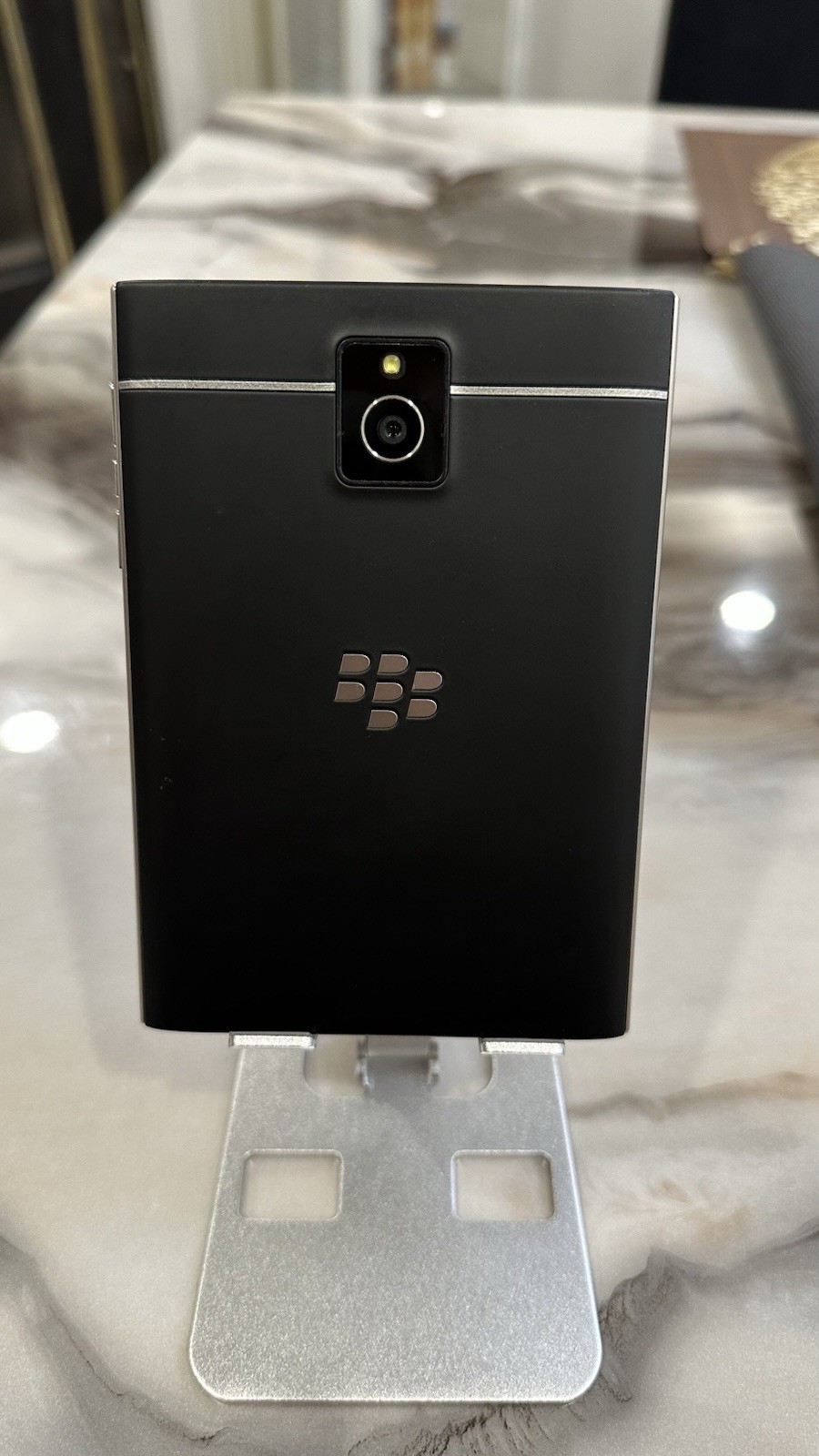 BlackBerry Passport Q30 SQW100-1 Unlocked 32GB Mint Condition - photo 3
