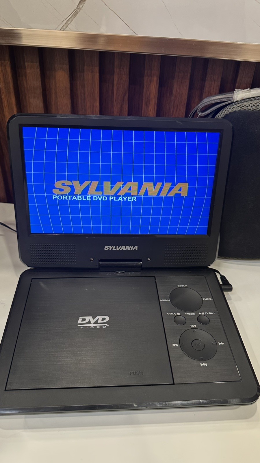 Sylvania SDVD9321 9” Portable DVD Player - Tested Working - photo 2