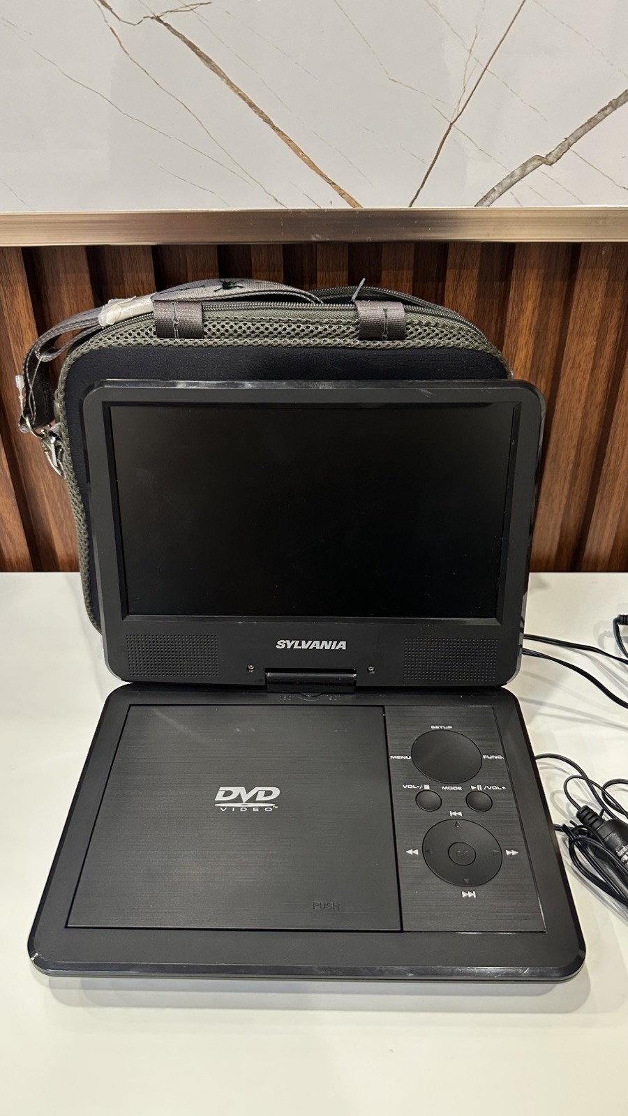 Sylvania SDVD9321 9” Portable DVD Player - Tested Working - photo 3