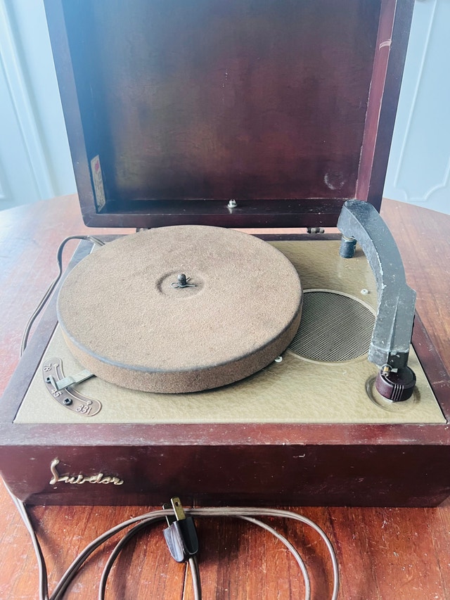 Sni-dor Phonograph Turntable