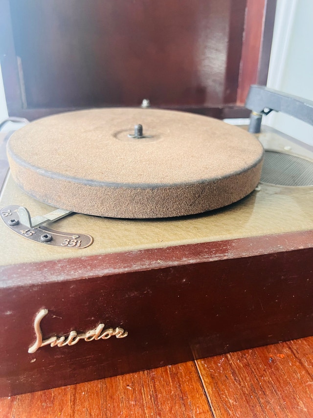 Sni-dor Phonograph Turntable - photo 2