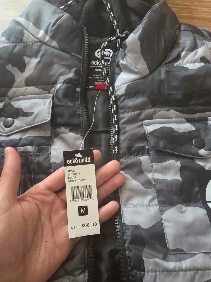 Ecko Unltd Black & Gray Camo Hooded Puffer Vest - Size M/L - photo 4
