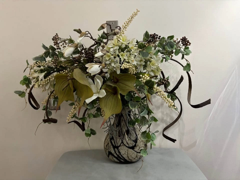 Large Chintz & Co. Floral Arrangement - photo 5