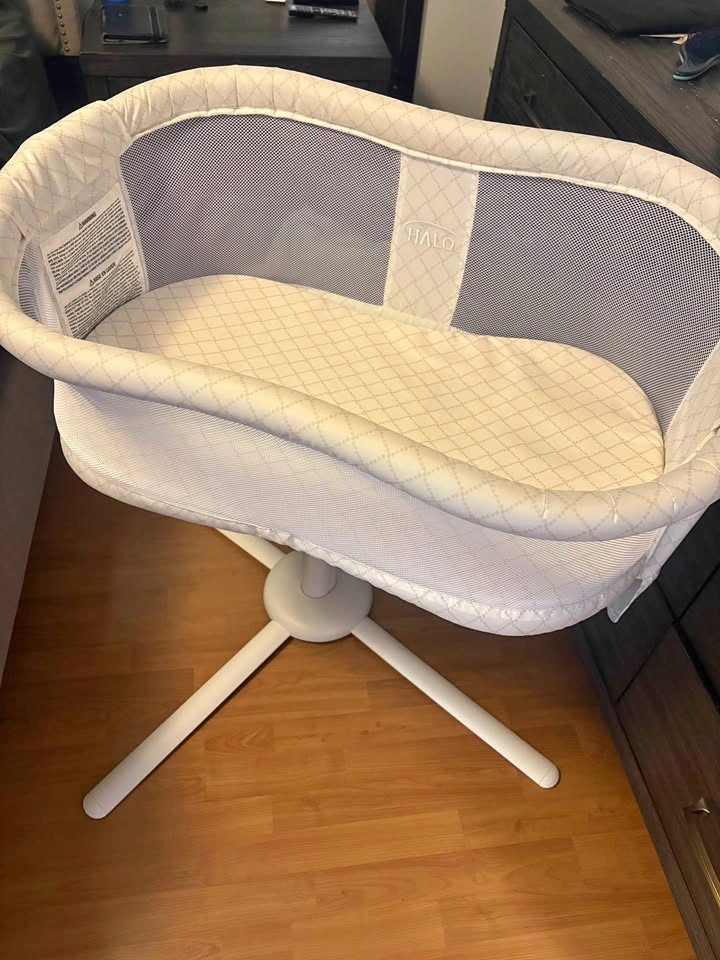 Halo Swivel Bassinet