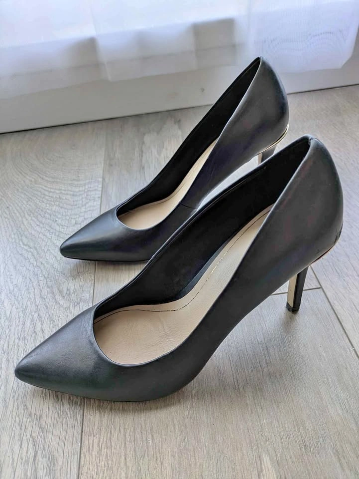 Genuine leather Aldo pumps sz 6