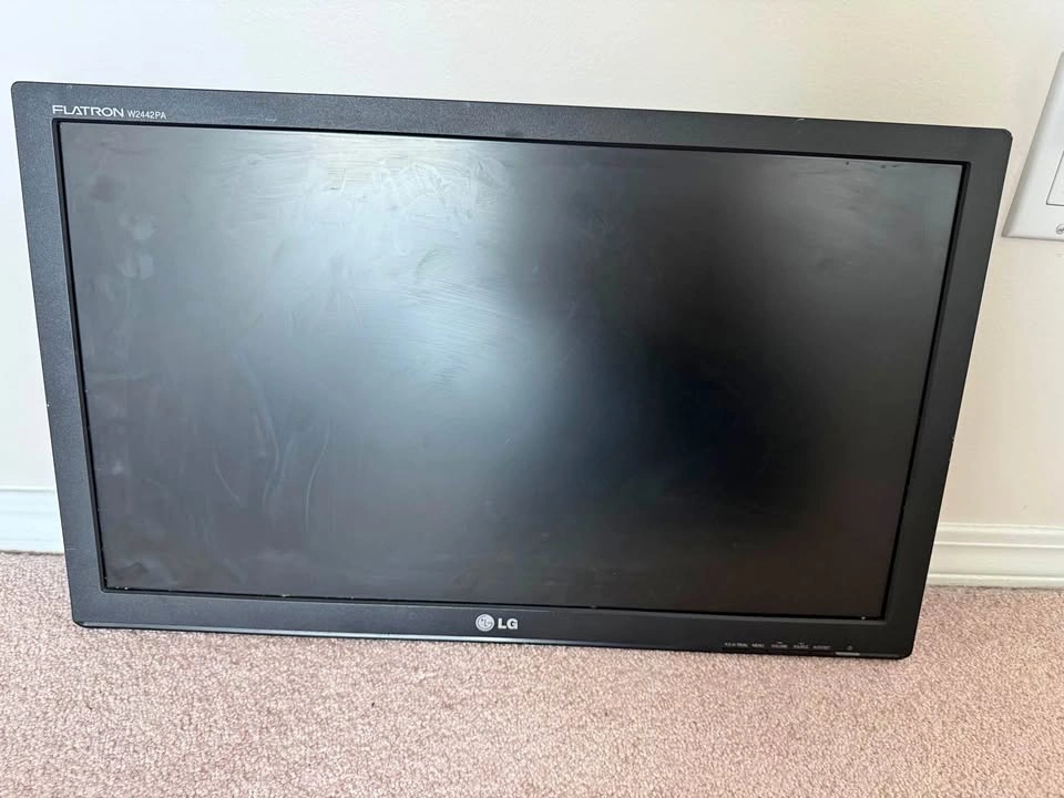 LG Flatron W2442PA Monitor - 42"