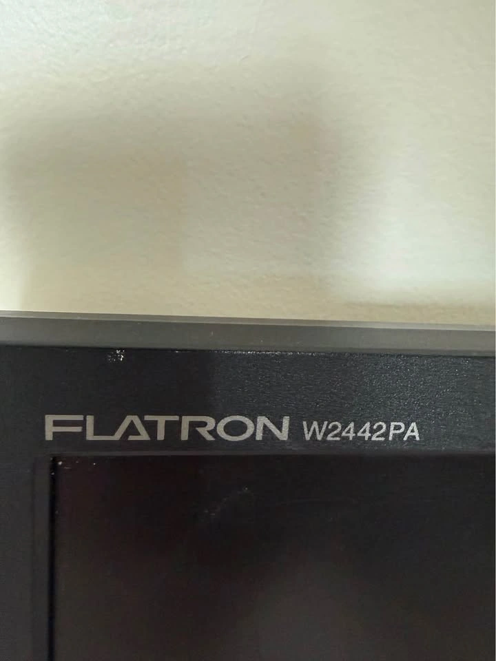 LG Flatron W2442PA Monitor - 42" - photo 2