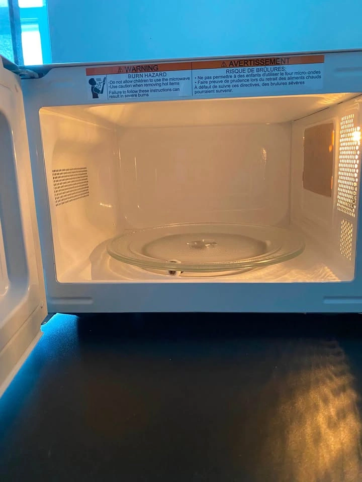 Hamilton Beach 1.1 Cu. ft. Compact Microwave - photo 2