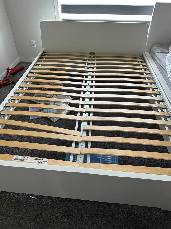 Urgent ‼️🚨IKEA queen Bed Frame with LURÖY Slats - photo 2