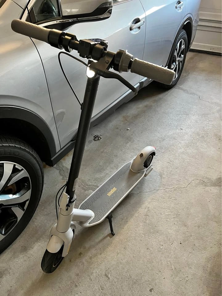 Segway Ninebot Max G30LP Electric Scooter - Pristine (500km!)