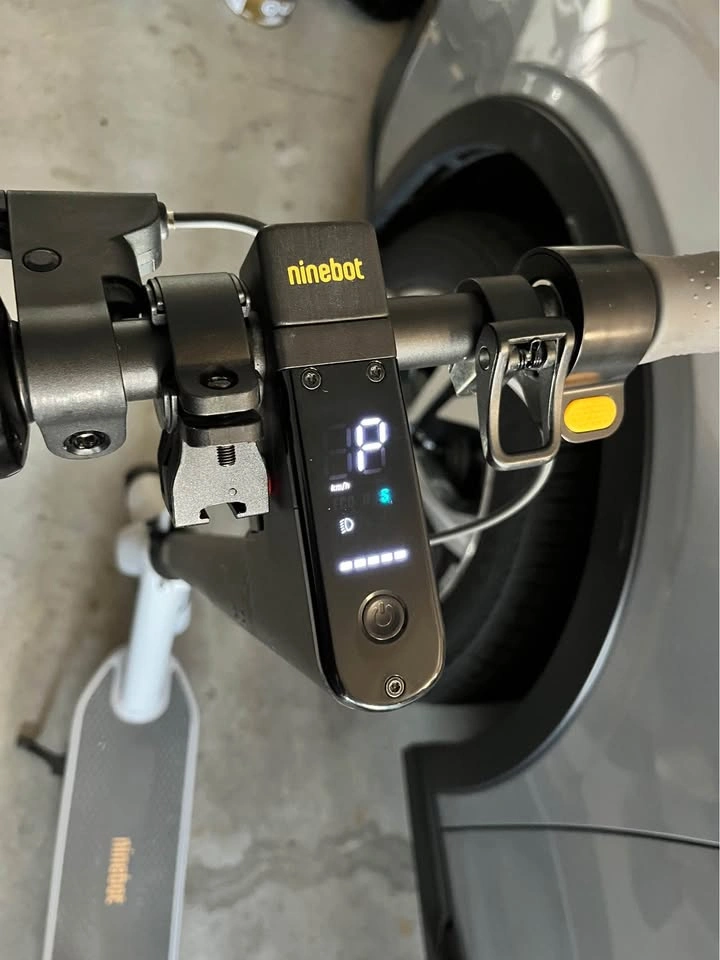 Segway Ninebot Max G30LP Electric Scooter - Pristine (500km!) - photo 3