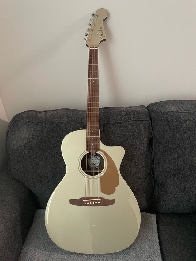 Fender Newporter Electric Acoustic Guitar w/ accessories