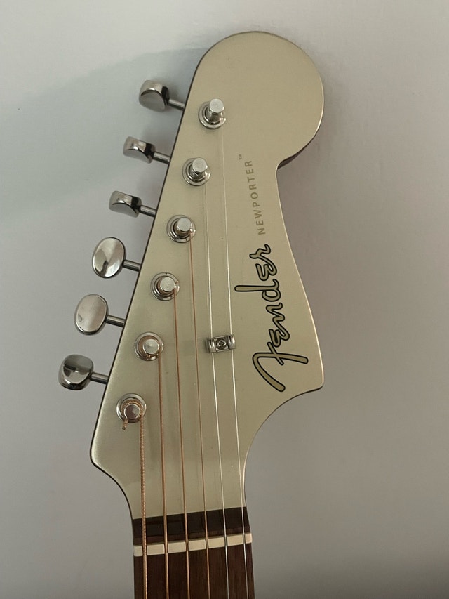 Fender Newporter Electric Acoustic Guitar w/ accessories - photo 3