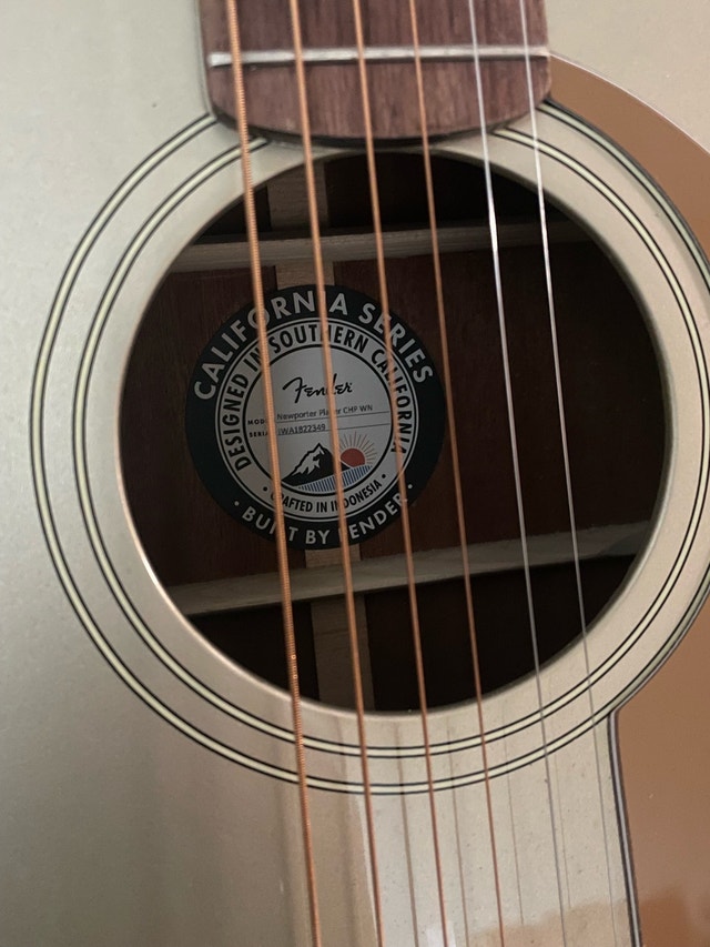 Fender Newporter Electric Acoustic Guitar w/ accessories - photo 4