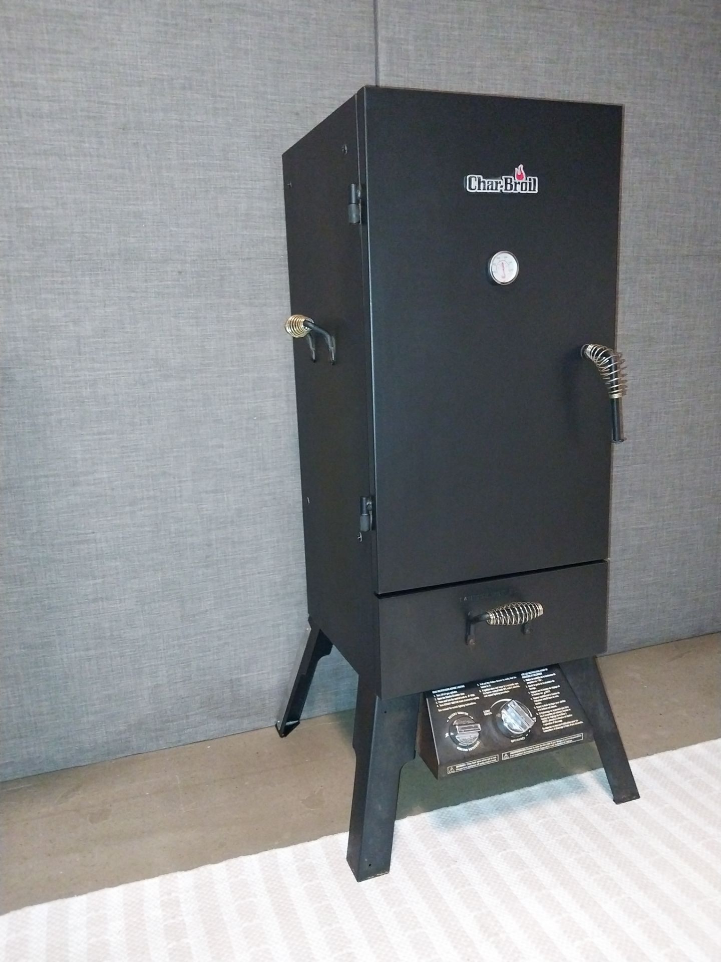 Char-Broil® Vertical Gas Smoker - photo 2