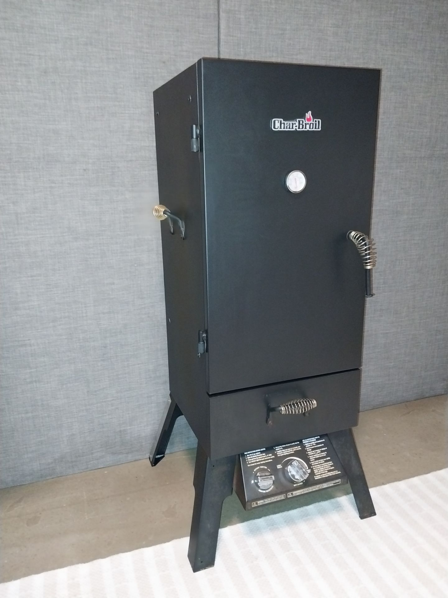 Char-Broil® Vertical Gas Smoker - photo 3