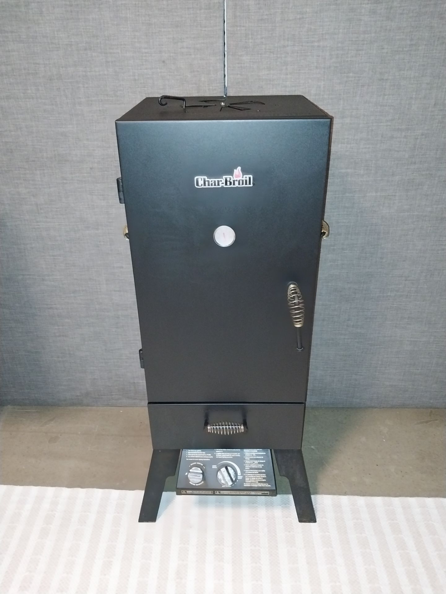 Char-Broil® Vertical Gas Smoker - photo 4