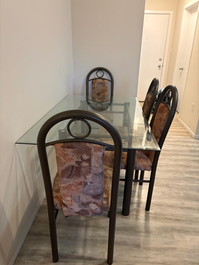 Dining table and 4 chairs