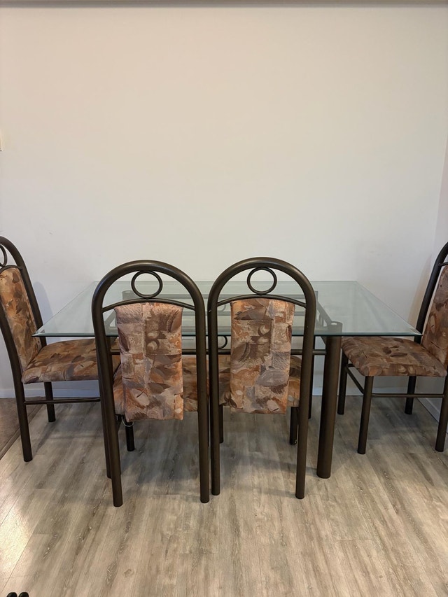 Dining table and 4 chairs - photo 2