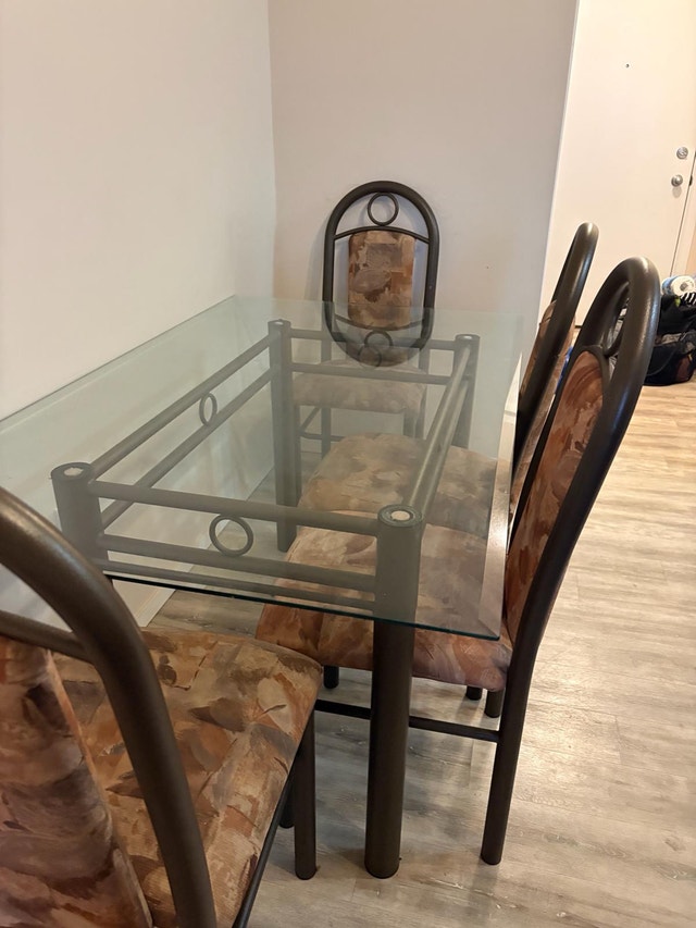 Dining table and 4 chairs - photo 3