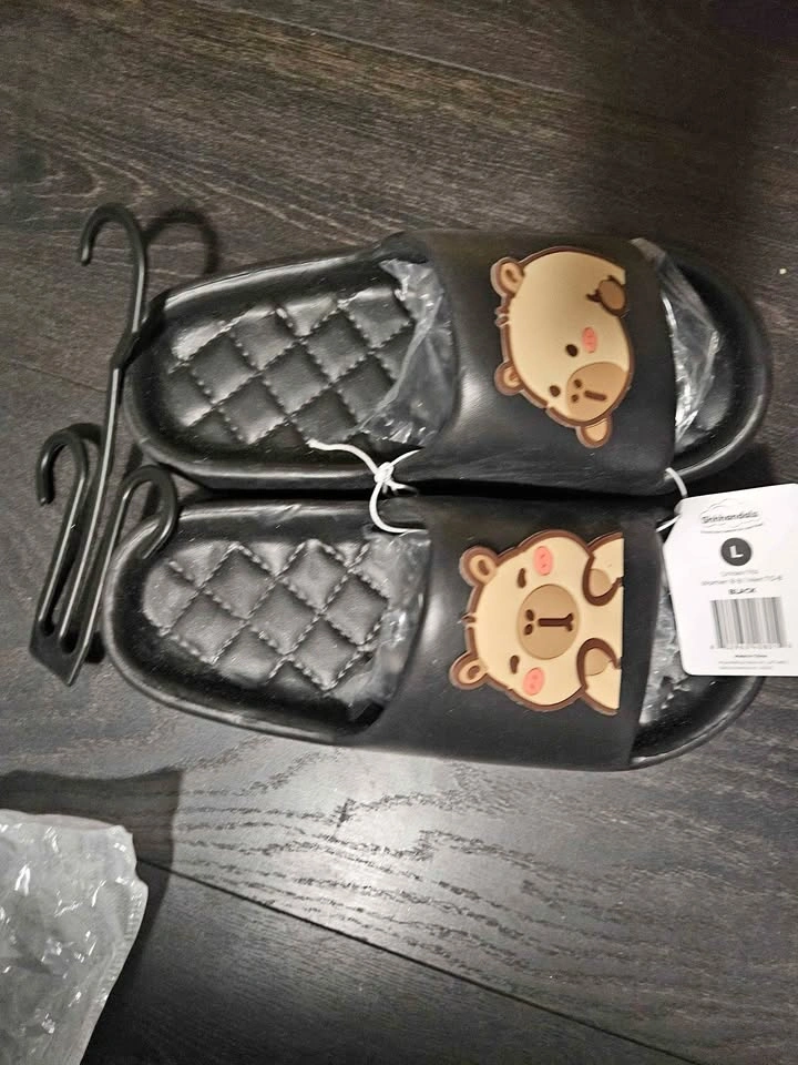 Black Bear Slide Sandals New w/ Tags - Size L (Women 8-9 / Men 7