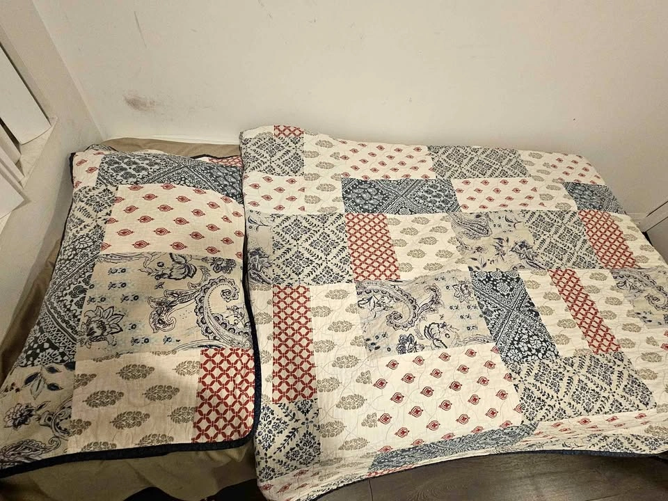 Patchwork Quilt and Pillow Set