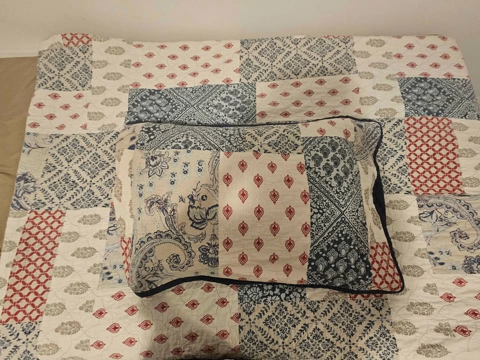 Patchwork Quilt and Pillow Set - photo 2