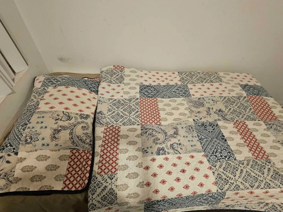 Patchwork Quilt and Pillow Set - photo 3