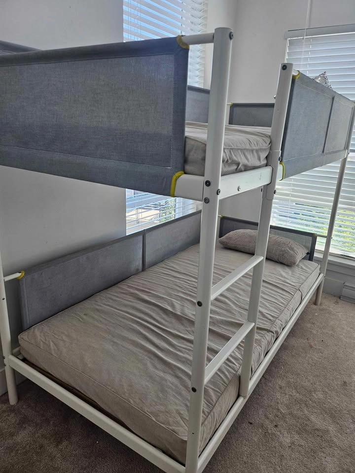 Twin bunk bed - photo 2