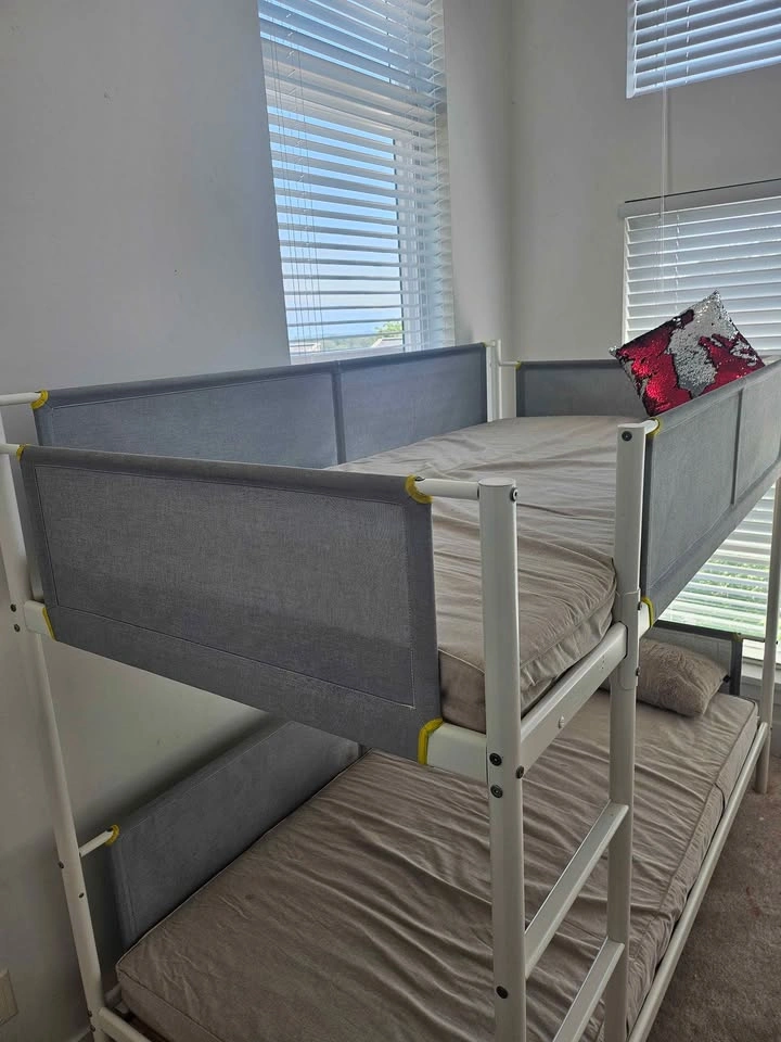 Twin bunk bed - photo 3