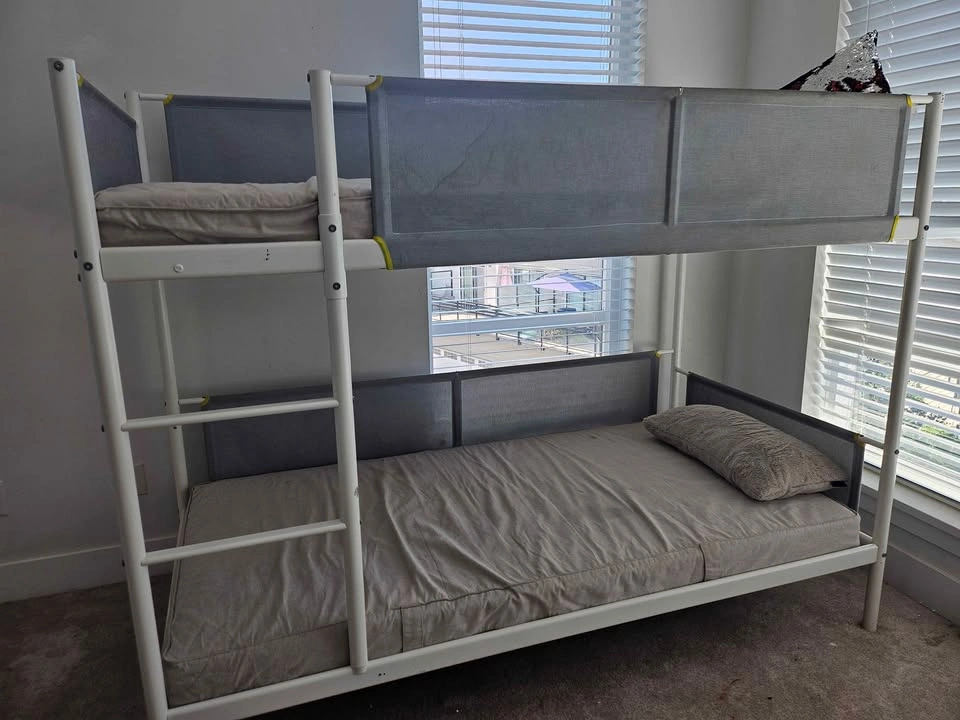 Twin bunk bed - photo 4