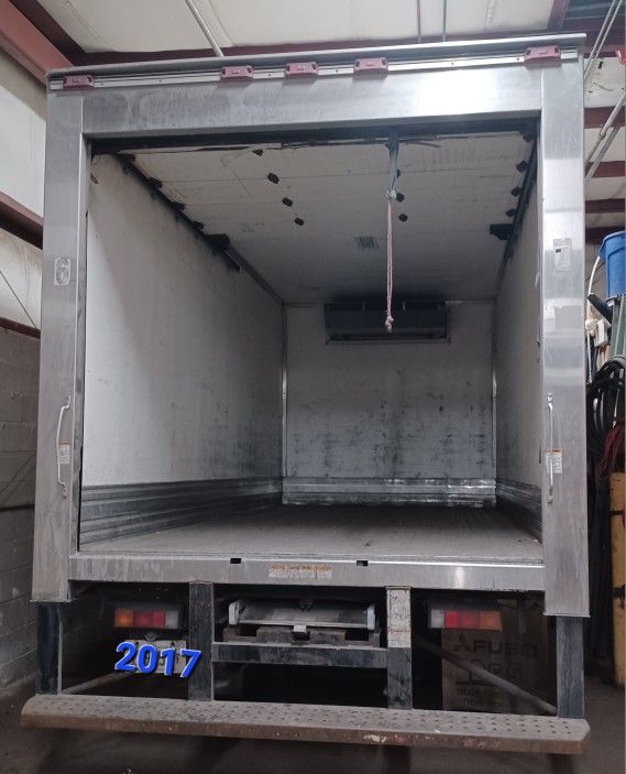 2017 Mitsubishi Fuso Refrigerated/Freezer Truck - photo 5